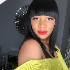 Meet your Posher, Thomika